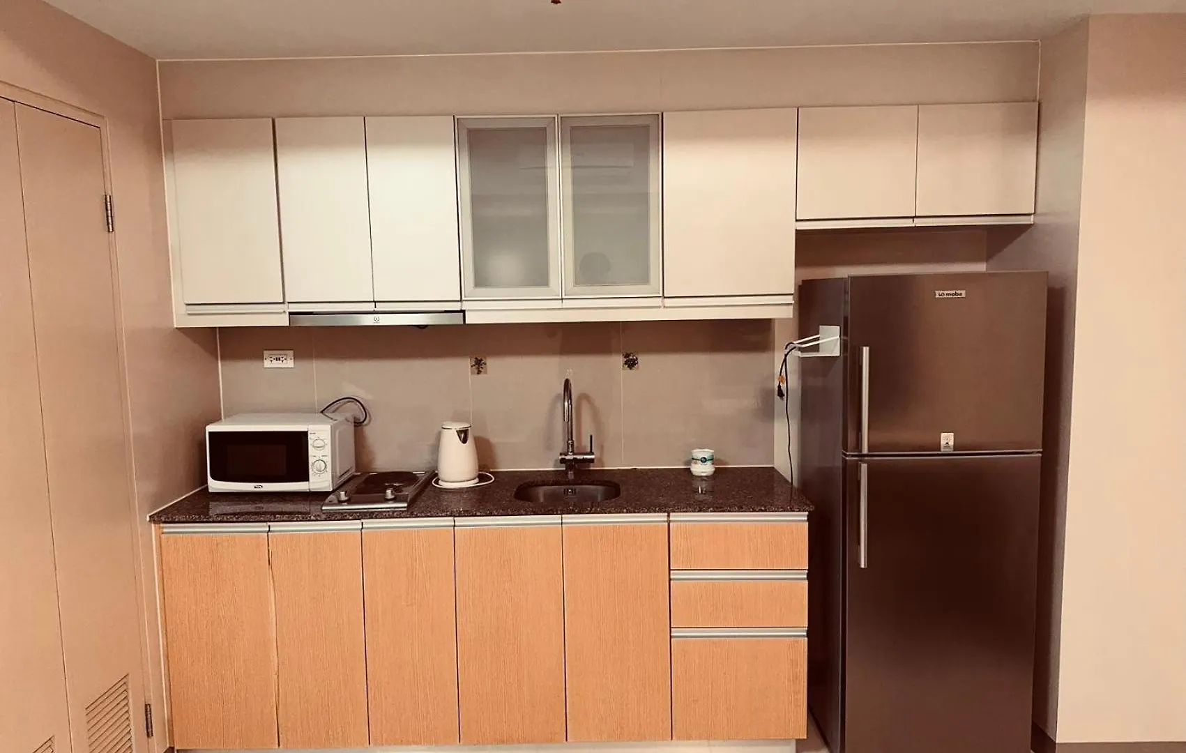 One Uptown Residence 达义 0*,  菲律宾